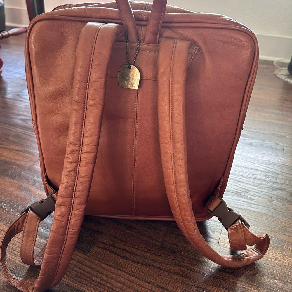 Piel Leander Leather Laptop Backpack - Picture 3 of 16